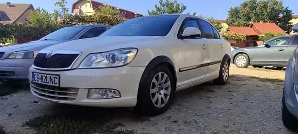 Alb Utilizat 2010 Skoda Octavia Berlinǎ | 2.800 EUR (Preț bun) - Imagine 1/4