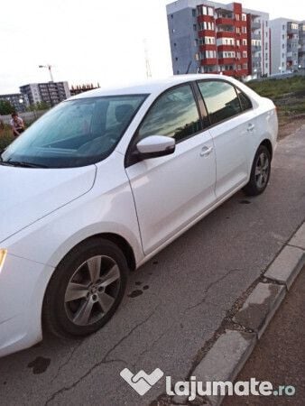 Alb Utilizat 2017 Skoda Rapid Hatchback | 7.000 EUR - Imagine 1/4