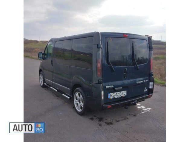 Second-hand Opel Vivaro 101 CP (74 kW) 2003 Albastru Monovolum