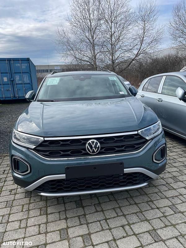 Nouă VW T-Roc 116 CP (85 kW) 2025 Culoarealbastru SUV