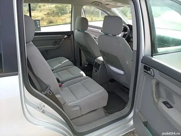 Utilizat 2005 VW Touran Monovolum | 1.700 EUR (Preț bun) - Imagine 1/4