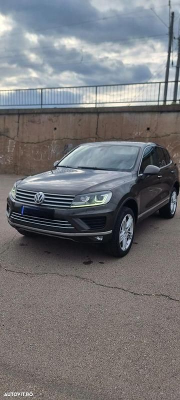 Culoaremaro Utilizat 2015 VW Touareg SUV | 13.000 EUR (Preț bun) - Imagine 1/4
