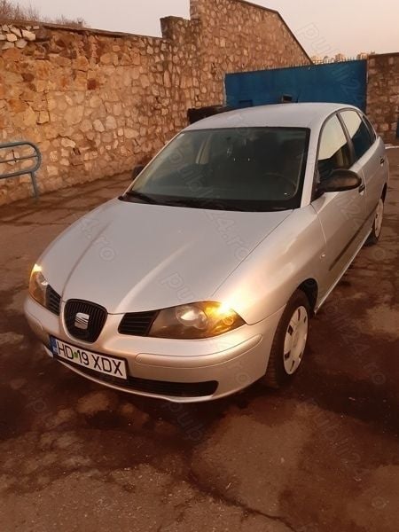 Gri Utilizat 2005 Seat Ibiza Hatchback | 2.200 EUR (Super Preț) - Imagine 1/4