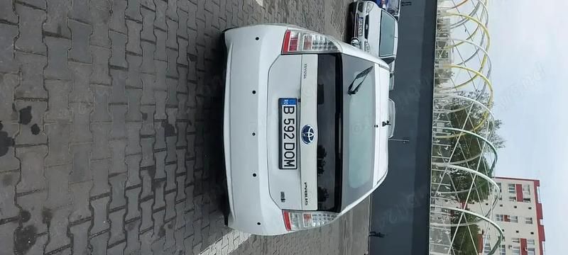 Second-hand Toyota Prius 99 CP (72 kW) 2011 Alb Hatchback
