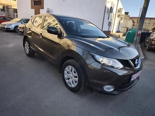 Second-hand Nissan Qashqai N-Connecta 130 CP (95 kW) 2015 Culoaremaro SUV