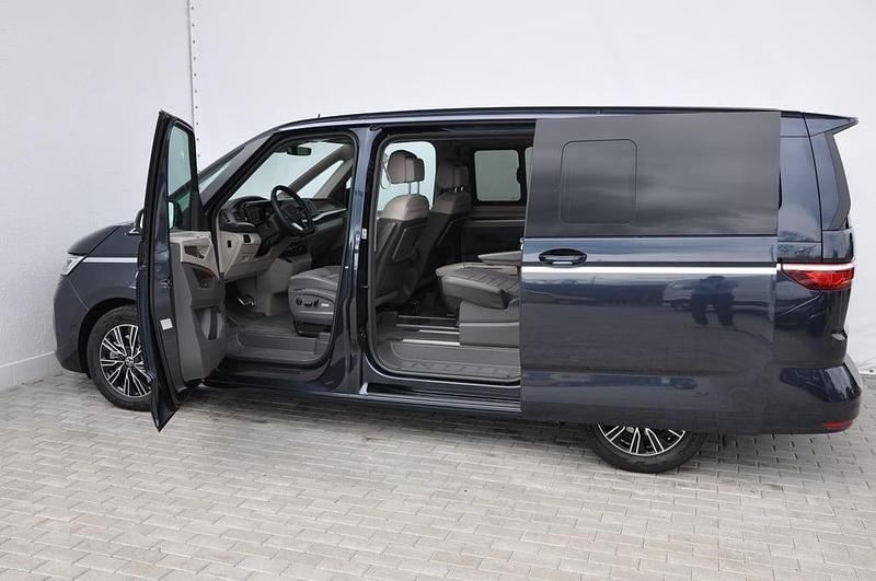 Nouă VW Multivan Style 150 CP (110 kW) 2025 Albastru inchis  metalic Van