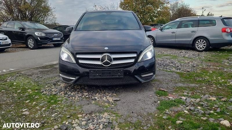 Second-hand Mercedes B180 109 CP (80 kW) 2012 Culoarenegru Monovolum