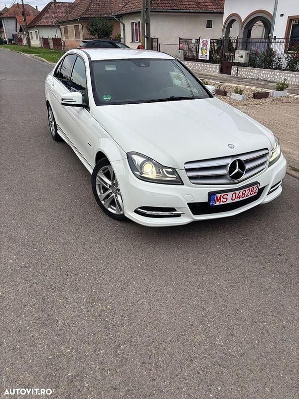 Culoarealb Utilizat 2012 Mercedes C200 Avantgarde Berlinǎ | 9.300 EUR (Preț bun) - Imagine 1/4