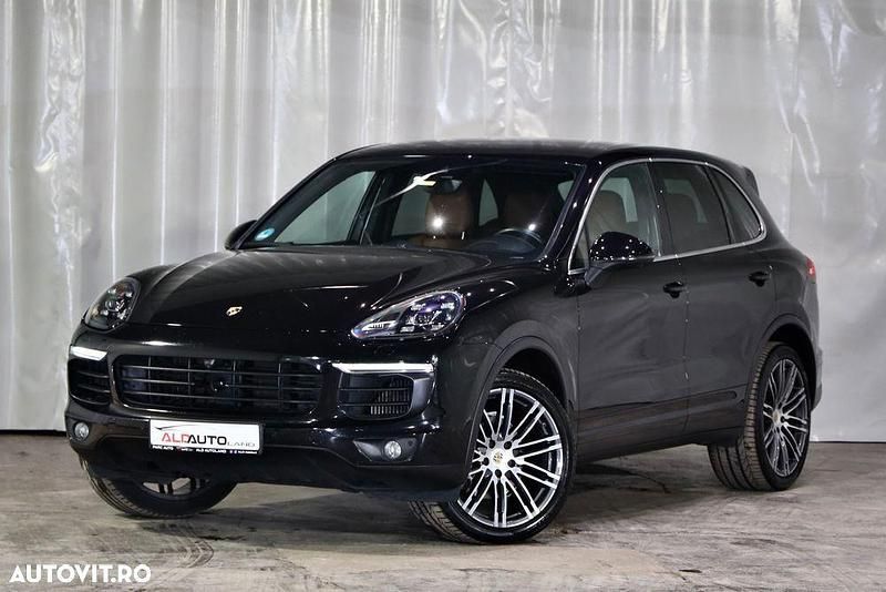 Culoarenegru Utilizat 2016 Porsche Cayenne SUV | 23.499 EUR (Preț OK) - Imagine 1/4