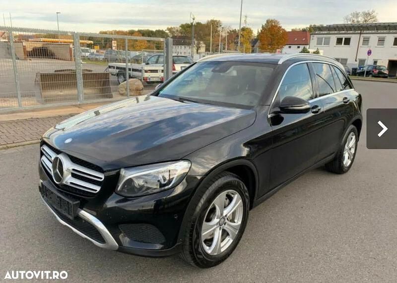 Culoarenegru Utilizat 2016 Mercedes GLC250 SUV | 18.500 EUR (Preț OK) - Imagine 1/4