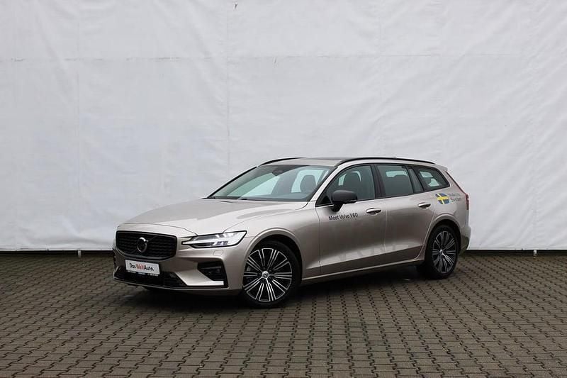 Nouă Volvo V60 Plus 197 CP (144 kW) 2026 Auriu  metalic Break