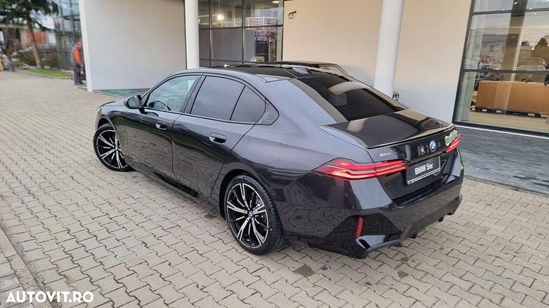 Nouă BMW 530e Shadowline 299 CP (219 kW) 2025 Culoaregri Berlinǎ