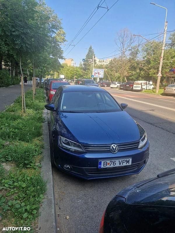 Culoarealbastru Utilizat 2012 VW Jetta Comfortline Berlinǎ | 4.900 EUR (Preț bun) - Imagine 1/4