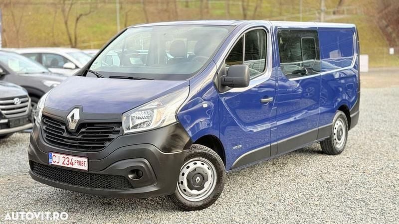 Second-hand Renault Trafic Komfort 115 CP (84 kW) 2015 Culoarealbastru Monovolum