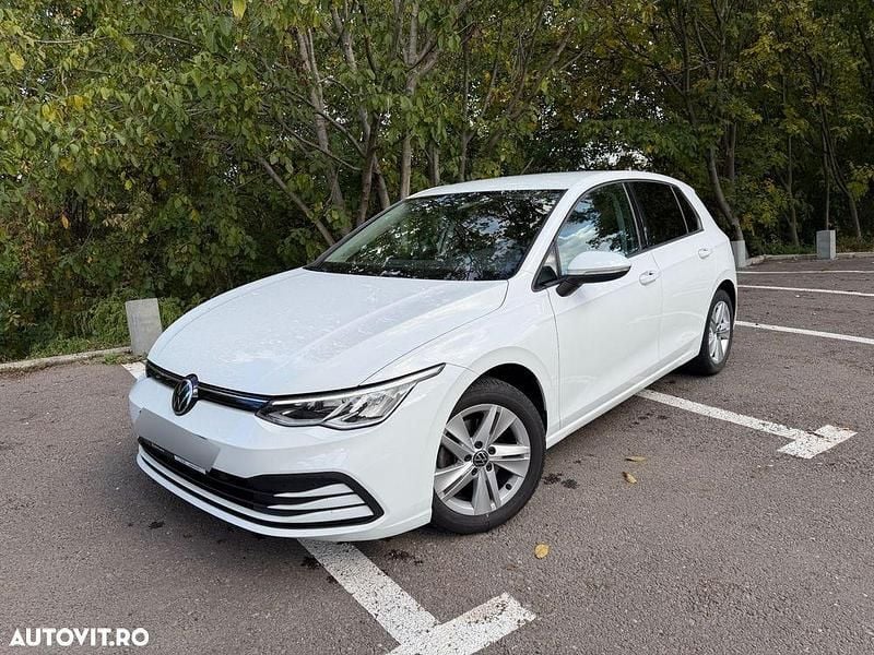 Second-hand VW Golf VIII Life 110 CP (80 kW) 2021 Culoarealb Hatchback