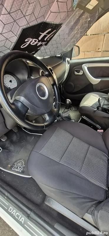 Second-hand Dacia Logan 75 CP (55 kW) 2011 Alb Berlinǎ