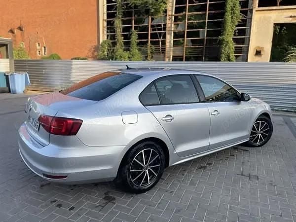 Second-hand VW Jetta 110 CP (80 kW) 2016 Argintiu Berlinǎ