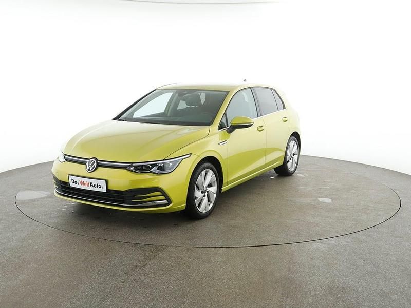 Galben mediu metalic Utilizat 2021 VW Golf VIII Style | 23.950 EUR (Scump) - Imagine 1/4