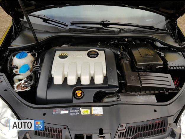 Second-hand VW Golf IV 105 CP (77 kW) 2004 Negru Hatchback