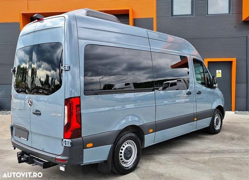 Second-hand Mercedes Sprinter 190 CP (139 kW) 2023 Culoarealbastru Van