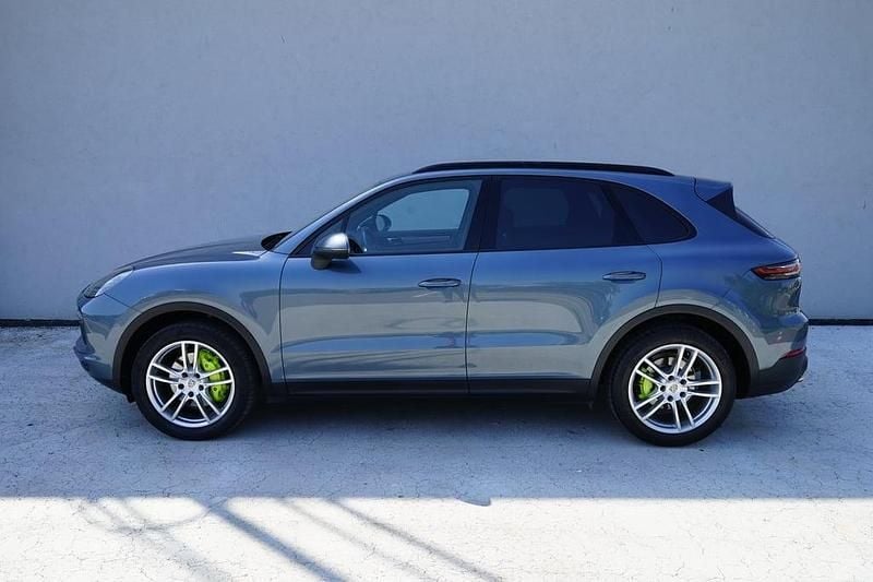 Second-hand Porsche Cayenne 340 CP (250 kW) 2018 Albastru mediu  metalic pereffect SUV