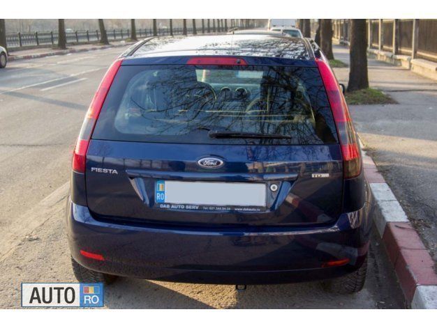 Second-hand Ford Fiesta Ghia 68 CP (50 kW) 2005 Albastru Hatchback
