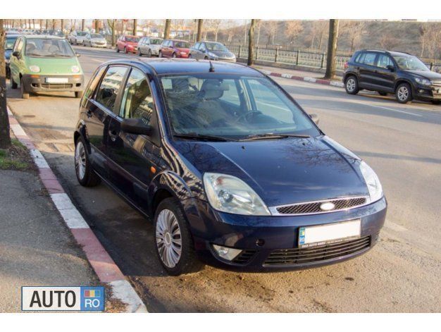 Second-hand Ford Fiesta Ghia 68 CP (50 kW) 2005 Albastru Hatchback