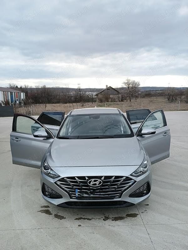 Gri Second-hand 2024 Hyundai i30 Hatchback | 18.000 EUR (Preț OK) - Imagine 1/4