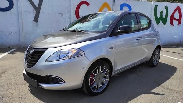 Argintiu Utilizat 2011 Lancia Ypsilon Hatchback | 3.990 EUR - Imagine 1/4