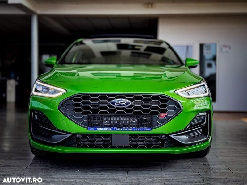 Verde Nouă 2025 Ford Focus ST Hatchback | 36.300 EUR - Imagine 1/4