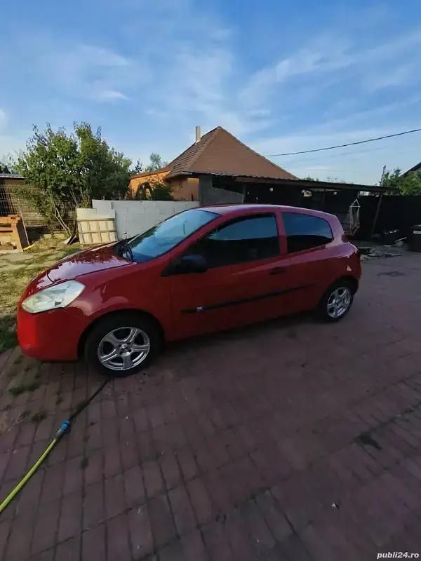 Rosu Utilizat 2012 Renault Clio IV Berlinǎ | 3.200 EUR (Preț OK) - Imagine 1/4