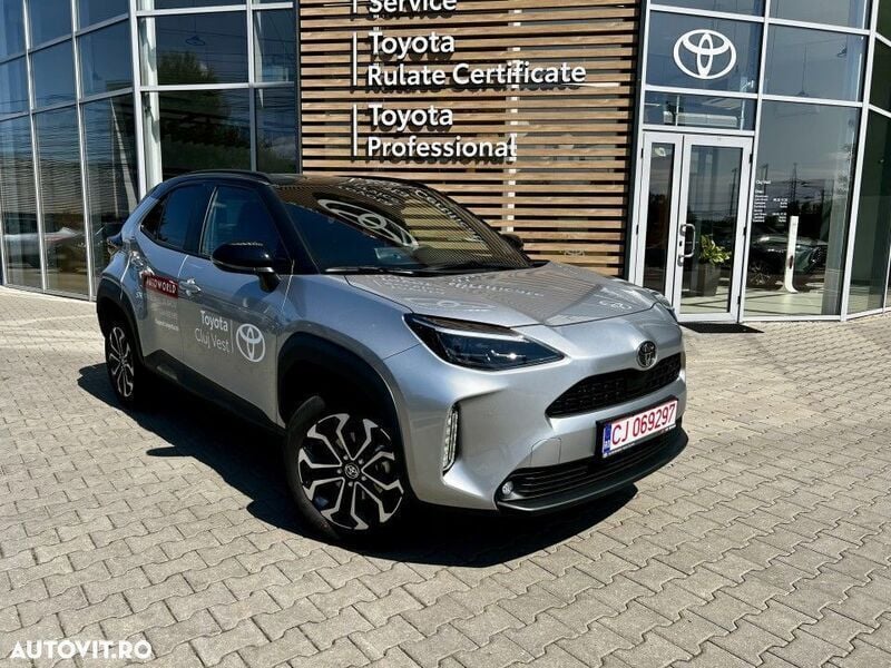Gri Nouă 2024 Toyota Yaris Hybrid Monovolum | 29.000 EUR - Imagine 1/4