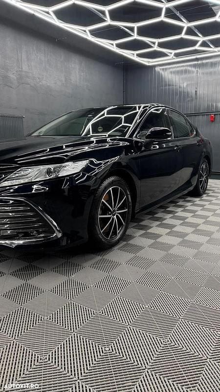 Second-hand Toyota Camry Luxury 218 CP (160 kW) 2022 Culoarenegru Berlinǎ