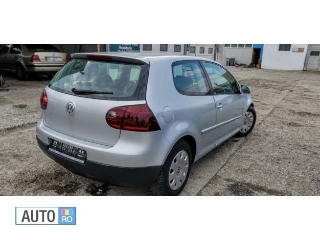 Second-hand VW Golf IV 140 CP (102 kW) 2005 Argintiu Hatchback