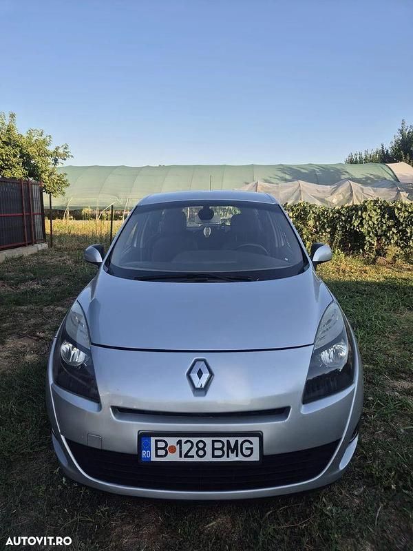 Culoareargint Utilizat 2011 Renault Grand Scénic III Monovolum | 5.300 EUR (Puțin scump) - Imagine 1/4