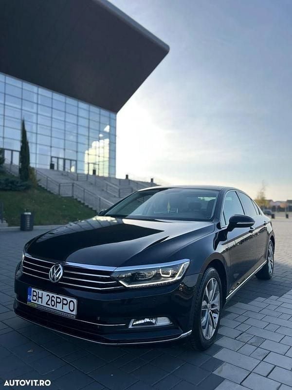 Culoarenegru Utilizat 2016 VW Passat Highline Berlinǎ | 15.900 EUR (Preț OK) - Imagine 1/4