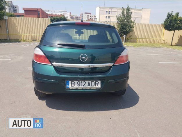 Verde Utilizat 2005 Opel Astra Hatchback | 2.999 EUR (Scump) - Imagine 1/4