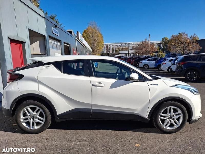 Second-hand Toyota C-HR 122 CP (89 kW) 2020 Culoarealb SUV