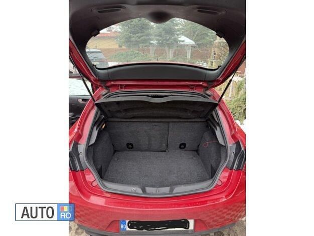 Second-hand Alfa Romeo Giulietta 170 CP (125 kW) 2012 Rosu Hatchback