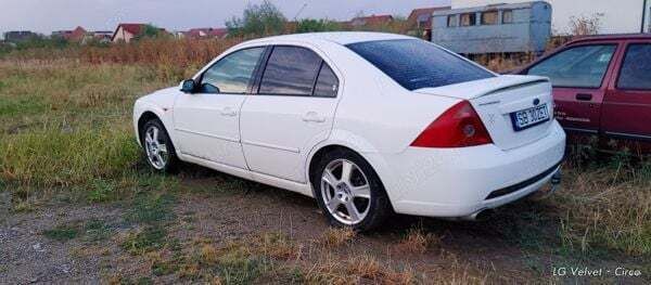 Alb Utilizat 2002 Ford Mondeo Ghia Berlinǎ | 1.150 EUR - Imagine 1/3
