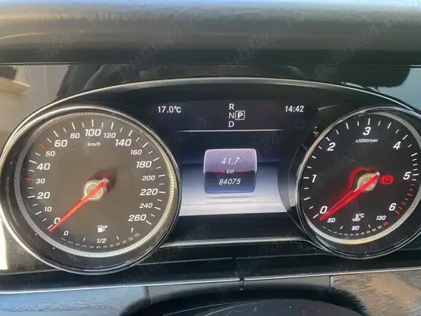 Negru Utilizat 2018 Mercedes E200 Berlinǎ | 29.900 EUR - Imagine 1/4