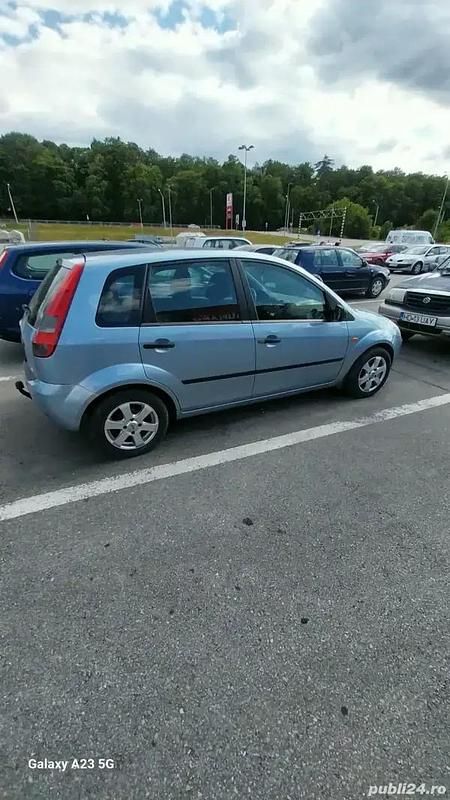 Second-hand Ford Fiesta 75 CP (55 kW) 2005 Albastru Hatchback