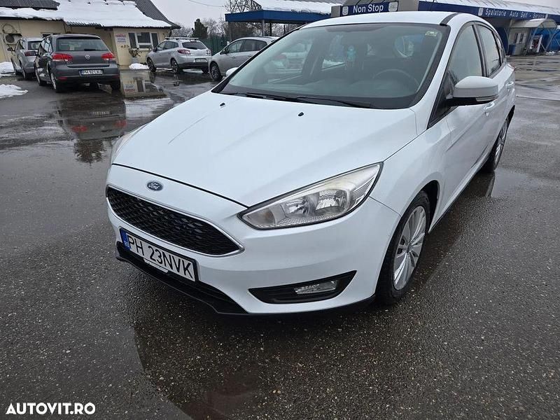 Second-hand Ford Focus 150 CP (110 kW) 2017 Culoarealb Hatchback