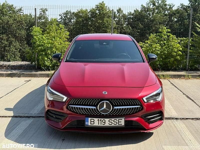 Culoarerosu Utilizat 2023 Mercedes 200 Coupe | 35.900 EUR (Preț bun) - Imagine 1/4