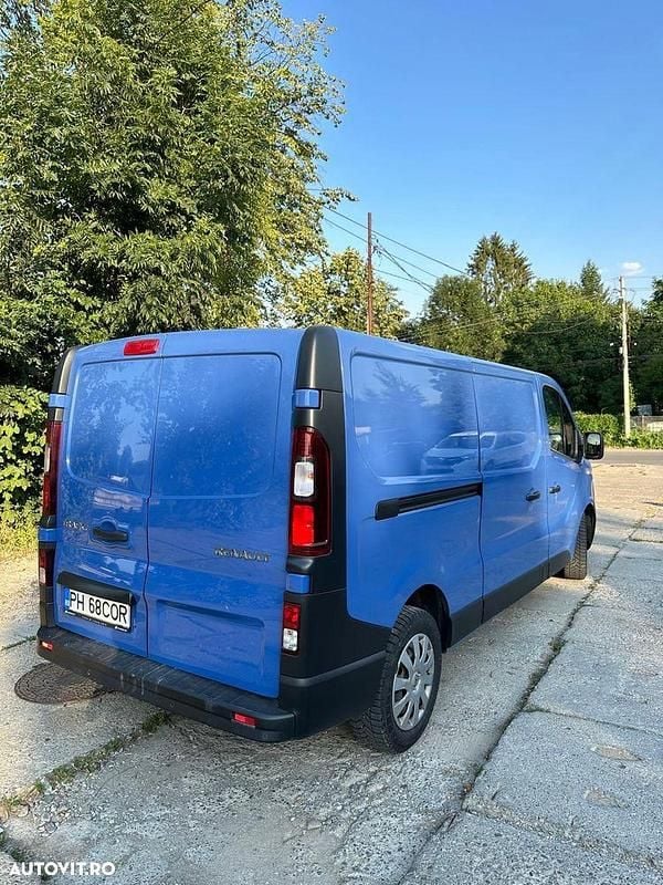Second-hand Renault Trafic Expression 116 CP (85 kW) 2015 Culoarealbastru Monovolum