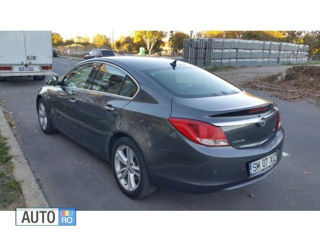 Second-hand Opel Insignia 163 CP (119 kW) 2012 Negru metalizat Berlinǎ