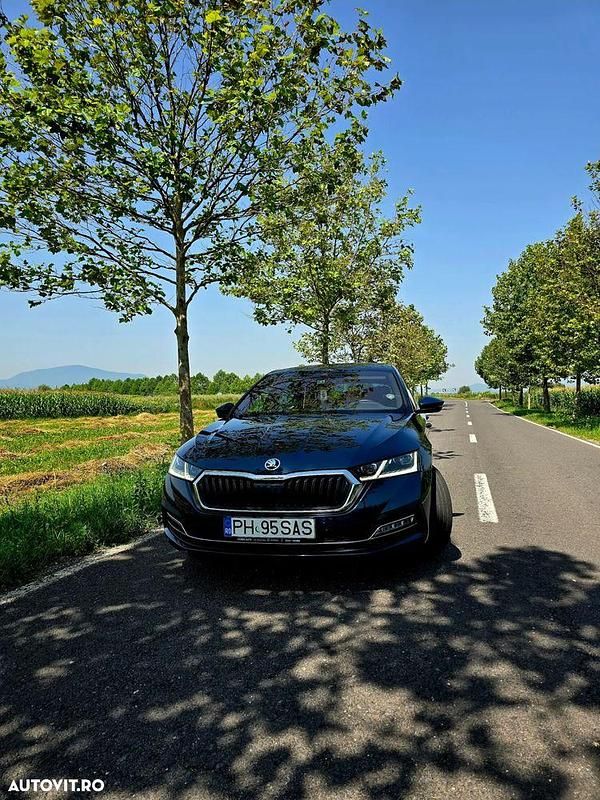 Albastru Utilizat 2021 Skoda Octavia Style Berlinǎ | 15.600 EUR (Preț bun) - Imagine 1/4