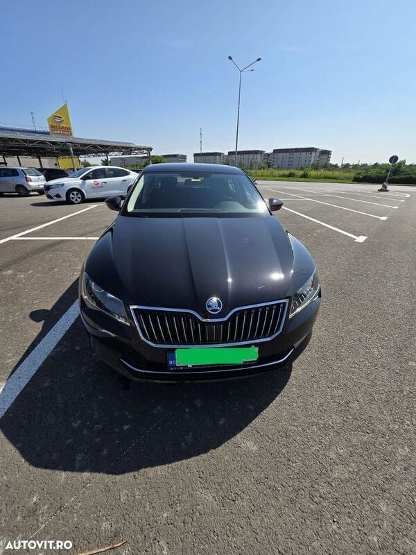 Negru Utilizat 2019 Skoda Superb Ambition Berlinǎ | 19.500 EUR (Preț bun) - Imagine 1/4