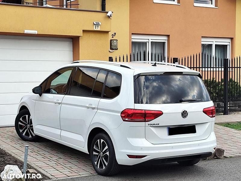 Second-hand VW Touran 150 CP (110 kW) 2020 Culoarealb Monovolum