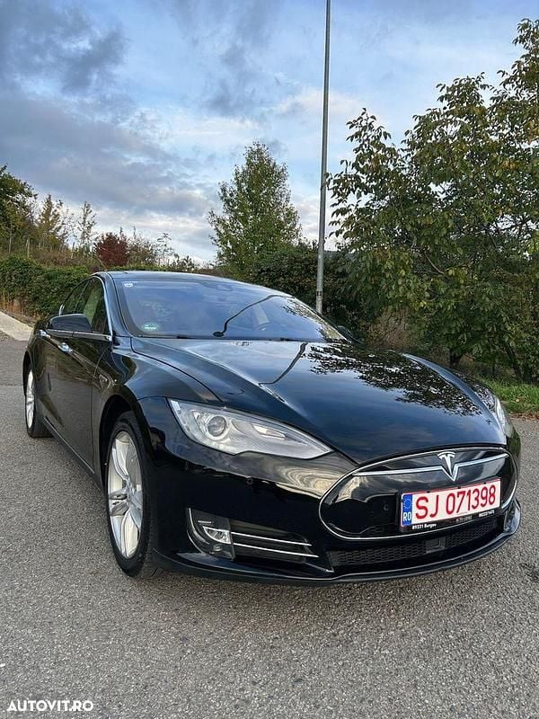 Culoarenegru Utilizat 2015 Tesla Model S Berlinǎ | 16.300 EUR - Imagine 1/4